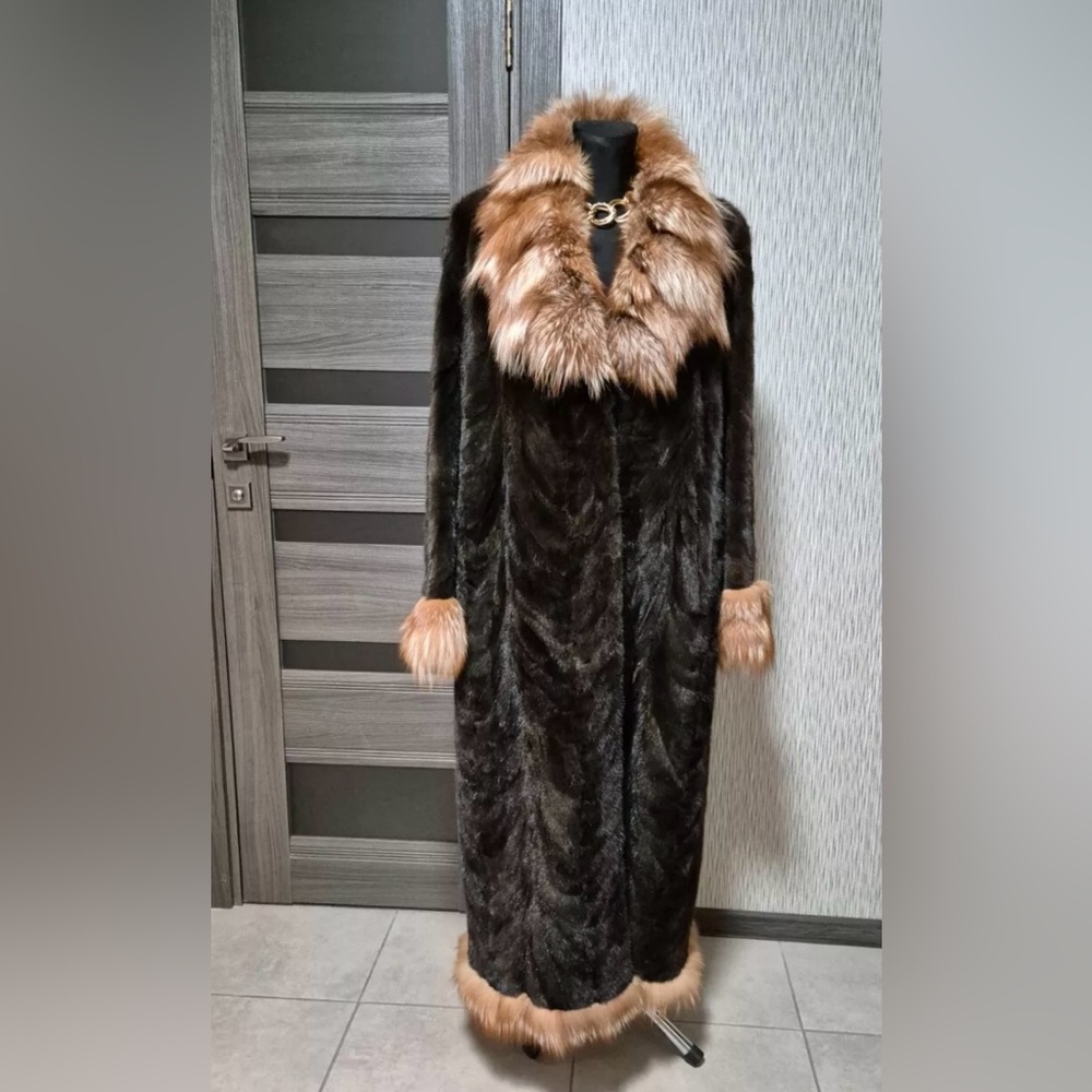 Brown mink fur coat with red fox fur collar trim - Picture 2 of 16